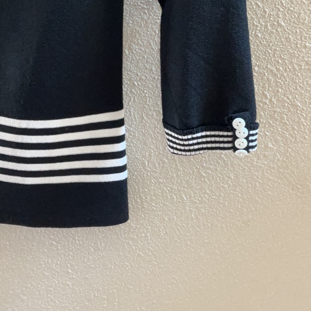 Classic CHANEL vintage ladies sweater. PTP 14in. - Picture 4 of 8